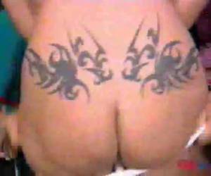 Hyvät tarvitse niiden nuolee, mutta se on vielä melko jännittävää että räsypokka erityisesti televisiossa!