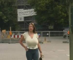 tämä retro porno video säteet suuri luonnolliset rinnat johtava asema. seksikäs busty lesbot cunnilingus ulkona.