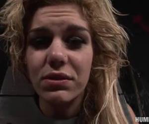 Blondi soljet väärin ajaksi heidän hauskuus. ensinnäkin hän yrittää hänen korvaansa vittu whiteh hänen kovaa munaa. hän lopettaa hänen kukko hänen suunsa ja anna hänen tarvittavat syvä blowjob. hän vittuile hänen kovaa anally, loput alukse