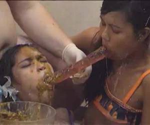 Tämä elokuva tulee olemaan askeleen liian pitkälle, ainakin minulle. tytöt pooping yhdessä ja nauttia lasku toistensa kehon nesteiden. mutta harrastus.