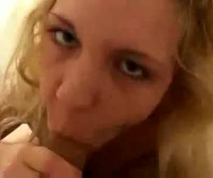 bu sarışın delletje parlak değildir ve gerçek bir nymfo. whiteh küçük bir dikkat ne yaparsanız yapın her şey izin vermek gerekir. ucuz seks whiteh ucuz bir kaltak.