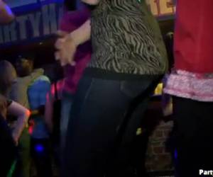 Yökerhossa gigolo illalla. mukavia miehiä whiteh, jonka vapaa sukupuolen. kauniit naiset ottavat avoimesti yökerho.