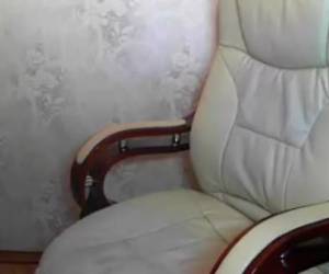 sillä webcam masturboida tyttö, kunnes hän saa orgasmin.