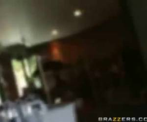 Whorish soljet kulkee läpi suuri tavaratalo ja jan ja alleman maukas tissit. no, hyvin tyttö, mitä sinä narttu!