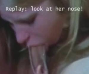 se on melkoinen kirkuva orgasmin. siemennesteen squirts kovasti suunsa pois nenäänsä. ja retro musiikki mutta retro porno tekee sen erityisen porno bwalkinger.