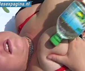 Porn video lady enjoys water bottle in her pussy