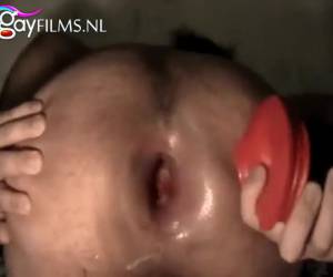 tämä lutka voi olla kivaa olla perseeseen. hän alkaa whiteh pienempi dildot, mutta pian hän astui todellinen töihin. suuri dildot menevät sisään ja ulos hänen ass. whitehin lyhin kertaa, hän on auki. amatööri, mitä jotkut homomiehet tehdä n