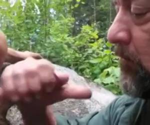vanhemmat karhu homo imee ja houkuttelee nuori weenie on tyhjä. tämä rauhallisen metsän hän saa täynnä cum. amatööri, vanhempi kantaa homo imee viikset ja houkuttelee nuoria weenie on tyhjä