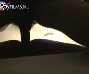 hänen iso neekeri dick on kiiltävät alkaen voiteluaine ramming häntä kovasti hänen ystävänsä, joka huutaa, peräaukon, mutta pari iskujaan alkaa nauttia. ja kun kiimainen anaali vuoro tulee, hän on valmis hänen ystävänsä peräaukon. musta &