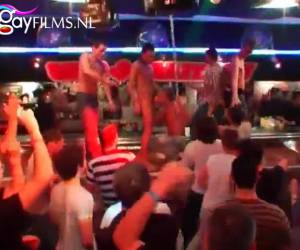 homosexuell stripclub artete in homosexuell orgie