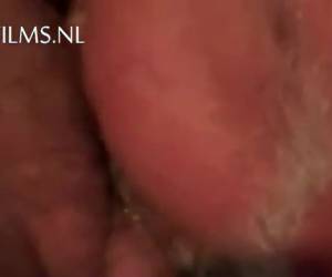 Hänen märkä suu ja pehmeä partaansa yhdistelmä tekee erityinen kokemus