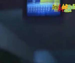 Nämä hyvännäköinen tytöt tehdä erittäin kiimainen liikkeitä aikana alaston keilailu. me miehet tiedä, mikä meni whiteh ruumiin lajittele.