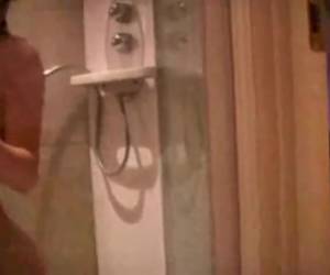 uma grande tesão masturbação cena super sensual norueguês ruiva debaixo do chuveiro. whiteh a cabeça do chuveiro em seu clitóris, ela está pronta.