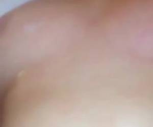 interracial gangbang on uhkea blondi amatööri lutka ruiskutetaan puolelta täynnä cum. hänen suunsa täynnä spermaa ja pillu täynnä.