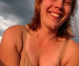 salaa sukupuoli on erittäin jännittävä, nopea blowjob veneen nopeasti suu täynnä cum.