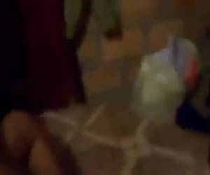 Dançando Funk na web cam de vestido