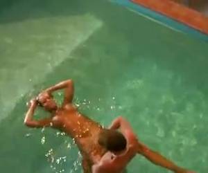 kun he ovat yhdessä tehneet joitakin työpaikkoja, ne ovat erittäin kiimainen. hän aloitti hänelle blowjob ja se on per minute wetr. hän tarttuu hänen kukko myös syvällä hänen märkää pillua ja alkaa sen kova pumppu. mmm mitä iloa!