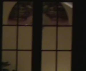 i hemlighet movieing är han den kåta granne som var halvnaken av hennes house.secretly movieing är han den kåta grannen