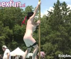 ulkoilman tämä kiimainen teinityttöä, shaved pillua, fat tissit ja alasti elin, kun he dance.horny teini sluts että alasti lavalla, tanssia