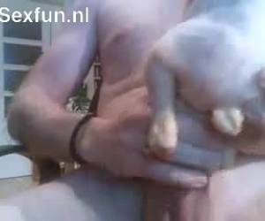 leva uma galinha e paragens que pau nele. note, no entanto, que o frango não é muito quente porque então você queimou. depois de um tempo mudouse para trás e vaise ready.how para foder sou uma galinha