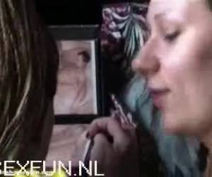 kaikki nämä kiimainen kuvia saada hän, on uskomaton tunne, eikä sitä voi enemmän käsiä pois ja kokea heidän ensimmäinen lesbo tunteitaan