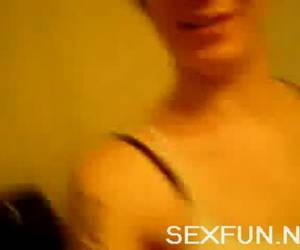 tämä mies on oltava päivä hänen elämässään. hän saa kaksi kiimainen tyttöjä movieing että hotellihuoneessa. ne ovat sidoksissa toisiinsa ja tehdä kiimainen peli lesbiansex. kaksi amatööri tytöt hotellihuoneessa