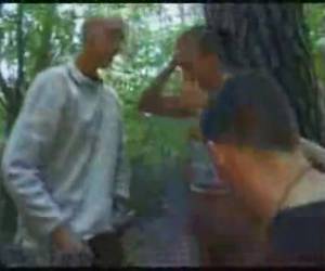 Saksalainen tyttö imee forest saksan narttu imee metsässä