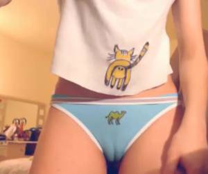 Ylpeä hänen kiimainen cameltoe