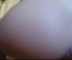 tyttöystävänsä tekee ensimmäinen ottaa hänen kukko fluffen. kun hänen munaa on hyvä, vaikeaa on voi helposti istua up ja hänen kukko vittu. peter fluffen ja sitten istua sitä