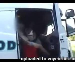 Los mejores clientes de las prostitutas Los camioneros sin duda son el colectivo que mas uso y disfrute hacen de las putas de carretera. Seleccionan a las más bonitas y jovencitas y las pagan por felaciones y sexo caliente en sus cabinas, para apagar las ganas de follar y la soledad del viajan